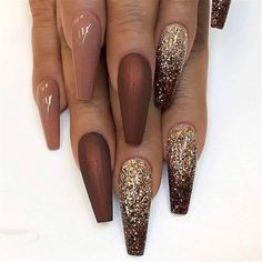 Favoriete naildesigns voor kerst 2021 - That Kind of Vibe Nagellack Trends, Gold Nail Designs, November Nails, Fall Nail Art Designs, Gold Nail, Fall Acrylic Nails, Coffin Nails Long, Fall Nail Art, Nailed It