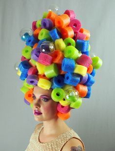 Pool Noodle Halloween, Carnaval Make-up, Bubbles Art, Foam Wigs, Crazy Hat Day, Hat Day, Crazy Hats, Bubble Art, Hat Ideas