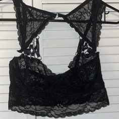 Never Worn Black Party Bra With Straps, Black Bra With Adjustable Straps For Night Out, Black Party Bra With Adjustable Straps, Black Lace Party Bra, Black Stretch Bra For Party, Black Evening Bra, Chic Black Bra For Night Out, Chic Black Bra For Evening, Chic Black Bra For Evening Wear