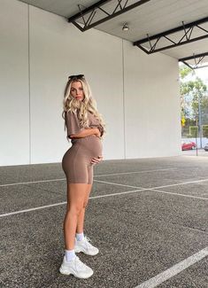 Stellenbosch University, Pregnacy Fashion, Summer Pregnancy Outfits, Prego Outfits, Casual Maternity Outfits, Pregnancy Belly Photos, Maternity Clothes Summer, Trendy Maternity Outfits, Just Graduated