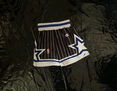 Champion Shorts Pants Orlando Magic Size XS  Vintage Jersey Jersey Shorts Very good condition On the sign is size M, but turns out like a size XS. Champion Shorts, City Shorts, Vintage Jerseys, Orlando Magic, Shorts Pants, Jersey Shorts, Short Pants, Cargo Shorts, Orlando