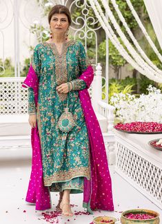 Farah Talib Aziz, Shadi Dresses, Brides Mom, Pakistani Formal Dresses, Dark Cyan, Pakistani Clothes, Baby Summer, Pakistani Fancy Dresses, Pakistani Fashion Party Wear