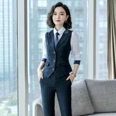 Dog With Family, Professional Dress Women, Girl In Suit, Professional Dress For Women, Look Working Girl, Asian Products, Formal Workwear