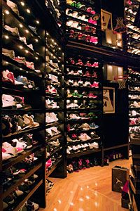 a large room filled with lots of shoes