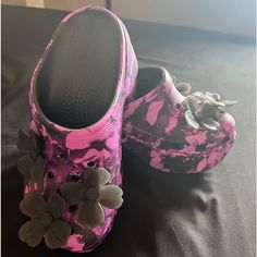 New Without Tags. Siren Clogs Crocs. Has Been Sitting On The Shelf. Limited Edition. Size 6 W/ 4m Clogs Crocs, Platform Crocs, Women's Crocs, Crocs Shoes, On The Shelf, Mule Clogs, Mules Shoes, Pink Flower, Purple And Black