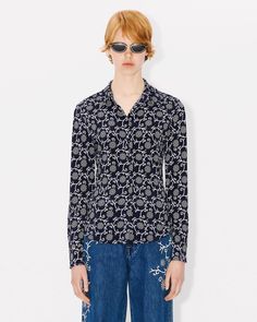 'KENZO Marguerite' all-over shirt.
Fluid Printed Viscose.
KENZO archive signature included in the pattern. Kenzo Photoshoot, Kenzo Menswear, Kenzo Knitwear, Lucky Tiger, Kenzo Logo, Kenzo Jacket, Kenzo Tshirt, Polo Sweatshirt, Scarf Pin