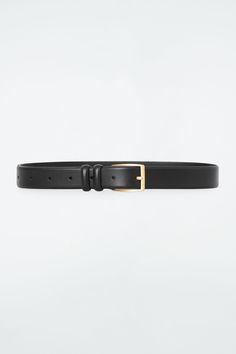 No modern wardrobe is complete without a classic black belt. This one has been crafted in Italy from chrome-free leather that has a slight sheen, and fastens with a rectangular silver-tone buckle. 100% Leather Total length of size XS/S is 33.46", Total length of size M/L 38.18" Simple Belt, Curly Wurly, Belt Outfit, Winter Capsule, 2024 Christmas, Women Magazines, Black Leather Belt, Modern Wardrobe, Women Essentials