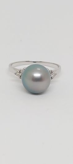 Platinum TAHITIAN Pearl Diamond 14k White Gold Ring. Pearl Engagement Ring.  Vintage Pearl Engagement Ring. 14K White Gold Tahitian South Sea Pearl. Pearl Ring LOVER. Product Info: - Stone: Platinum Tahitian South Sea / Diamonds. - Pearl Color: Platinum. - Pearls size: 10mm Round. - Sparkling diamonds. - Total Diamonds: 6  - Metal: 14K White Gold. - Ring Size: 8  - Made in USA. - Nice Gift Box Included Gold Ring Vintage, Ring Pearl, Pearl Engagement Ring, Vintage Pearl, Sea Pearl, Tahitian Pearls, Vintage Pearls, 14k White Gold Ring, Pearl Diamond