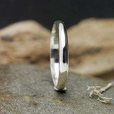 A superb minimalist half bangle ring in shiny recycled 925 silver ♻ for women and men. o Width: 2.5 mm o Ring thickness: 1.25 mm. All sizes are available, I make them to order. This ring exists with 3 different finishes: ✅ Brilliant o Brushed o Shortbread And 3 different widths: o 2x1mm ✅ 2.5 x 1.25mm o 3x1.5mm If you don't know your size, I also sell a reusable ring sizer https://www.etsy.com/fr/listing/605440754/baguier-reutilisable-tailles-francaises Simple and comfortable, this recycled 925 silver ring is easy to wear. Discreet and bright, it brings a touch of originality to your hand. It is perfect for everyday wear, for a wedding ring or a civil partnership ring. This ring is suitable for both women and men. This recycled 925 silver ring ♻ can be worn alone or in combination with oth Paris Jewelry, Bangle Ring, Lost Wax Casting, Upcycled Jewelry, Unisex Ring, Ring Sizer, 925 Silver Jewelry, 925 Silver Rings, Recycled Fabric