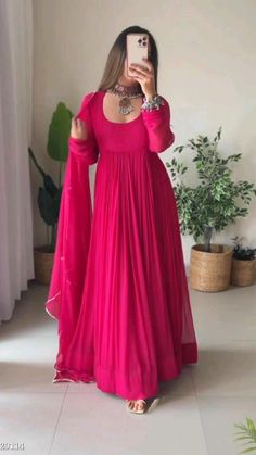 Diwali Outfits, Indian Dresses Traditional, Traditional Indian Outfits, Trendy Dress Outfits, Simple Pakistani Dresses