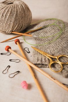 some knitting supplies are laying out on the table