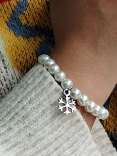 High Quality Stainless Steel  Snow white pearl bracelet with a snowflake charm. The length is adjustable with the lobster claw clasp. Snowflake Bracelet, White Pearl Bracelet, The Lobster, Lobster Claws, Winter Snowflakes, Curvy Dress, White Pearl, Pearl Bracelet, Lobster Claw