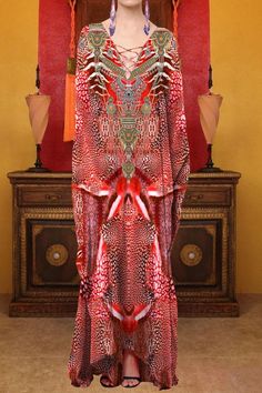 Shop Womens Silk Kaftan in Red - Find Top 10 Designer Silk Kaftan Dresses at Shahida Parides and Get trending loungewear kaftans_Womens_Kaftan Dresses For Vacation, Red Kaftan, Silk Kaftan Dress, Long Caftan Dress, Beach Caftan, Caftan Tunic, Kaftan Dresses, Kaftan Designs, Crystals Beads