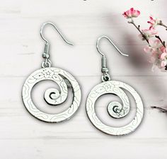 cool trendy aesthetic earrings, spiral earrings for women silver, hippie dangle earrings, bohemian jewelry earrings, boho earrings for women Embrace the free-spirited charm of these spiral bohemian earrings, a captivating accessory that effortlessly blends style and individuality. Crafted with meticulous attention to detail, these earrings feature intricate spiral designs that cascade gracefully, creating a mesmerizing visual effect. Get your groove on with our spiral bohemian earrings! These unique earrings are perfect for adding a fun and playful touch to any outfit. Express your bohemian spirit with these quirky and stylish earrings. (Can you say, "earring-ception"?!)  Details  Earrings are about 1" in diameter on silver tone earwires, featuring spiral infinity charms, lightweight and c Nickel Free Silver Swirl Earrings, Bohemian Silver Swirl Jewelry, Bohemian Jewelry Earrings, Aesthetic Earrings, Infinity Charm, Stylish Earrings, Trendy Aesthetic, Spiral Earrings, Earrings Bohemian