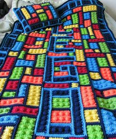 there is a crocheted blanket that has been made to look like a maze