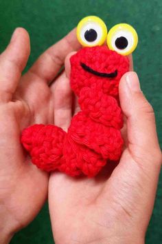 Crochet worry worm with finger puppet googly eyes Google Eye Crochet, Finger Puppet Crochet, Worry Worm Crochet Pattern, Worm Crochet Pattern, Charity Crafts