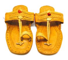 Check out our brand-new, genuine handcrafted Kolhapuri sliding sandals from India, high-quality leather sandals with an ethnic Indian toe strap that are incredibly comfortable and simple to use. The leather is prepared in such a way that it has no allergenic characteristics at all and feels light, smooth, and silky. Hand stitching and punching are being used. These unisex slippers are ideal for everyday use as well as for any formal event. We offer various different shoe styles. For more of our selection, visit our page! We send packages to you promptly and well packaged for a safe journey. We appreciate your support of our little business. Shipped from the USA. Traditional Brown Toe Post Flip Flops, Traditional Leather Flip Flops For Festivals, Traditional Sandals With Leather Sole For Vacation, Traditional Open Toe Huarache Sandals In Natural Color, Traditional Natural Huarache Sandals With Open Toe, Traditional Leather Huarache Sandals For Festivals, Traditional Leather Sole Flip Flops For Beach, Traditional Leather Sole Sandals For Vacation, Traditional Handmade Brown Flip Flops