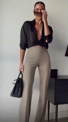 no idea how this type of thing would feel/ look on my body, but I like it on her :P Work Outfit Ideas, Mode Tips, Instagram Trends, Women Office, Event Outfit