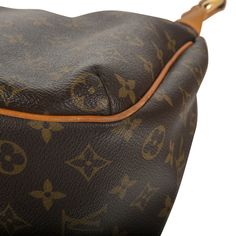 We love a little vintage number here at rmia bags, so when it comes in our favourite monogram canvas, we can’t help but squeal a little. This stunning shoulder bag from Louis Vuitton is basically the only accessory you’ll ever want to carry again. The ultimate go-to that every woman needs in her life, this every-day shoulder bag can easily hold all your necessities while keeping you sleek and stylish. Featuring a singular shoulder strap and an additional front pocket, this spacious bag offers the best of both worlds by balancing fashion with function. A well-worthy addition to any handbag collection, if you’re a woman with a love for luxury, vintage and anything Louis Vuitton, then this bag is a true must-have. SPL Exterior Monogram canvas Tan leather piping, trimming and shoulder strap Go Vintage Numbers, Handbag Collection, Vintage Shoulder Bag, Mini Slip, Dior Shoes, Diaper Backpack, Luxury Vintage, Exclusive Bag, Casual Backpack