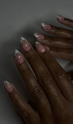 Short Simple Biab Nails, Classy And Simple Nails, Biab Nails Almond Short, Almond Colour French Tip Nails, Short Classy Set Nails, Gold Design Nails Simple, Short Acrylic Nails Wedding Guest, Natural Acrylic Nails Almond French, White Tip Almond Nails With Design