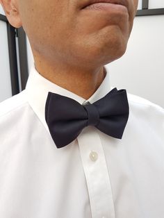 Shaken, not stirred in my #etsy shop: Midnight blue bow tie for evenings, weddings, parties. Noeud papillon blue nuit pour mariages, soirées, fêtes https://etsy.me/3O4vgKA #blue #black #wedding #evening #mariage #bowtie #noeudpapillon #recycled #recyclé #upcycled #beau Henley Regatta, Italian Suit, Blue Bow Tie, Wedding Romantic, Woven Texture, Mens Bow Ties, Romantic Dates, Blue Bow, Tie Accessories