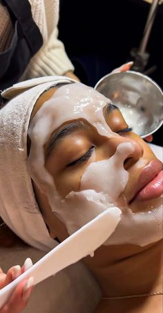 Esthetician Inspiration, Esthetician School, Vision Bored, Beauty Entrepreneur, Esthetician Room, Facial Aesthetics, Beauty Therapy, Pretty Skin Care