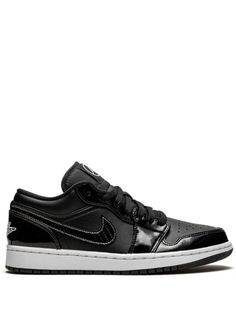 Shop Jordan Air Jordan 1 SE sneakers with Express Delivery - FARFETCH Jordan Air, Air Jordan 1 Low, Jordan 1 Low, Vans Old Skool Sneaker, Air Jordan 1, Saucony Sneaker, Sneaker Head, Sneakers Black, Jordan 1