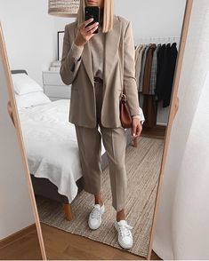 Work Outfits Business Casual, Lawyer Outfits Women, Female Lawyer Fashion, Female Lawyer, Lawyer Outfits, Professional Wardrobe Essentials, Lawyer Fashion, Lawyer Outfit, Stylish Suit