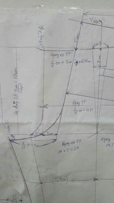 the drawing shows how to draw an object with lines and shapes on it, as well as measurements for each piece of furniture