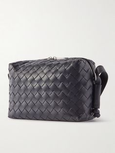 Bottega Veneta famously eschews logos, letting its time-honoured craftsmanship speak for itself. This messenger bag has been made in Italy using the label's signature intrecciato weave, a motif instantly recognisable to those who speak the language of quiet luxury. Bottega Veneta Intrecciato Bag, New Bottega, Leather Camera Bag, Latest Bags, Bottega Veneta Intrecciato, Quiet Luxury, Leather Messenger Bag, Leather Messenger, Lv Bag