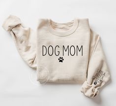 Dog Mom Unisex Sweatshirt AT CHECKOUT: ▪️ Sweatshirt Color(shown in Sand) ▪️ Size ▪️ Design Color SWEATSHIRT INFO: ▪️ All sweatshirts are unisex fit. Please refer to the size chart provided in the listing photos for more details. ▪️ Unisex, Gildan heavy cotton ▪️ Size up 1-2 sizes for an oversized look DESIGN INFO: ▪️ Design is heat transfer vinyl and is applied to each shirt with a commercial grade heat press. ▪️ There may at times be a slight difference between real and perceived colors of an Corgi Golden Retriever, Golden Retriever Mom, Tees Design, Dog Mom Sweatshirt, Retro Dog, Fur Mom, Pet Mom, Dog Mom Shirt, Dog Mama