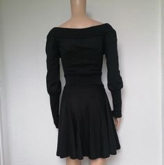 "1988/1989 AZZEDINE ALAÏA Very low-cut skater dress with shaping cutouts Long sleeves Material : 100% wool Labe l: ALAÏA Made in italy Size : XS Chest : 38 cm 14 3/4\" Shoulders : 40 cm 15 1/2\" Dress length : 75 cm 29 1/2 \" Sleeve Length : 60 cm 23 1/2 \" In very good vintage condition. The material around the shoulders is slightly lacking in elasticity" Stretch Long Sleeve Dress For Fall Cocktail Events, Fitted Long Sleeve Dress For Winter Formal, Fitted Long Sleeve Dress For Formal Winter Events, Stretch Long Sleeve Cocktail Dress For Fall, Winter Evening Long Sleeve Fitted Dress, Fitted Long Sleeve Evening Dress For Winter, Fitted Long Sleeve Sweater Dress For Evening, Evening Long Sleeve Stretch Sweater Dress, Winter Formal Fitted Sweater Dress