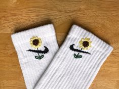 Elevate your sock game this season with our sunflower hand embroidered socks. The socks feature delicate sunflowers on each outer side, making them the perfect accessory for all seasons. Whether treating yourself or someone special, these socks make a great gift. Choose from ankle or crew length (shown in listing photos) for a stylish addition to any outfit. See other listings for different flowers. Size Guide: US S = UK 3-5 US M = UK 5-8 US L = UK 8-11 Safe to machine wash at 30-40o but do not Embroidered Nike Socks, Nike Socks Embroidery Flowers, Embroided Socks, Black Socks Embroidery, Mens Embroidery Socks, Embroidery Socks, Fall Embroidery, Embroidered Socks, Au Pair