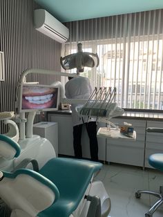 Dentist Girl Aesthetic, Dentistry Student Aesthetic, Dental Hygienist Aesthetic, Dentist Girl, Dentist Career, Dental Aesthetics, Dental Hygiene School, Dentistry Student