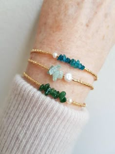 Gemstone Chips Bracelet, Tiny Bead Bracelet, Chip Bracelet, Aquamarine Bracelet, Pola Sulam, Beads Bracelet Design, Birthstone Bracelet, Bracelet Dainty, Wrap Bracelets