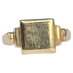 This glossy 9ct gold signet ring has a square front and step shoulders. The ring has a very smooth and chunky feel to it. Ring Size: T 1/2 or 9 3/4 Face Dimensions: 10x10mm Weight: 3.8g Face Dimensions, Gold Signet Ring, La Face, The Ring, Signet Ring, Vintage Stil, Jewelry Rings, Ring Size, Gold