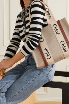 This 'Woody' tote seen on Chloé's runway stood out to our buyers as one of the chicest and most versatile options. Made in Italy from linen, it has a spacious, rectangular silhouette trimmed with leather and logo-printed webbing. The top handles are long enough to sling over your shoulder. It's just big enough to hold your daily essentials and a spare pair of flats. Tote Bag Outfit, Neutral Bag, Felt Tote, Corporate Outfits, Chloe Bag, Dark Brown Leather, Net A Porter, Cloth Bags, Beach Bag