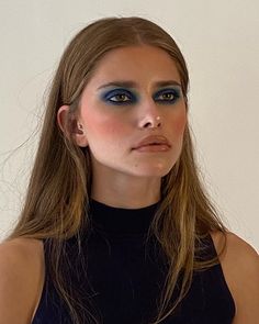 Blue Eyeshadow Green Eyes, Blue Shimmer Makeup, Blue Eyeshadow Brown Eyes, Green Blue Makeup, Blue Eyeshadow 90s Look, 70s Blue Eyeshadow, Blue Mascara Looks, Dark Blue Eyeshadow, Vintage Blue Eyeshadow