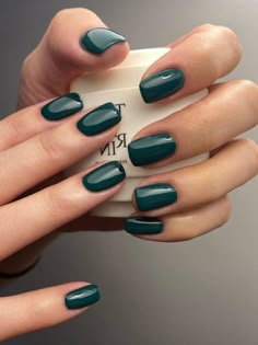 Dark Green Dipped Nails, Dark Green Polish Nails, Emerald Dip Nails, Holiday Nails Emerald Green, Short Dip Nails Green, Green Nail Dip Powder, Short Gel Nails Colors, Emerald Color Nails, Emerald Green Gel Nails Short