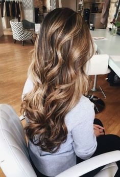 Highlights Ideas, Honey Blonde Hair, Caramel Highlights, Haircuts For Long Hair, Hair Color Balayage, Hair Envy, Light Brown Hair, Brown Hair Colors