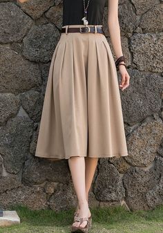 "DETAIL * 50% linen, 50% cotton * No lining * Belt loops * Seam pockets * Right zipper closure * A Line skirt * Wash by hand or machine with cold water * Only three color now * Belt is not sale items * The model is 170cm (5′7″) tall with a 80cm (31.5\") bust, 66cm (26\") waist. She is wearing the Khaki skirt in size XS with csutom length 27\". * Choose CUSTOM Order if you Can't find your size in our size Chart Chang the Length Your Height is not Between 5'1\" - 5\"9\" Your weight is not Between Tall Skirt, Skirt A Line, Handmade Skirts, Khaki Skirt, Skirt Midi, Skirt With Pockets, Line Skirt, Linen Skirt, Skirts With Pockets