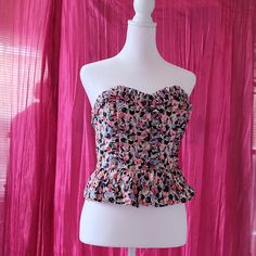 H&M Sweetheart Shape Floral Corset Size 4 100% Organic Cotton Side Zipper Closure H&m Pink Summer Tops, Summer Pink H&m Tops, H&m Pink Sleeveless Top, H&m Multicolor Tops For Spring, Formal Tops, Semi Sheer Top, Lace Sleeve Top, Twist Front Top, Floral Corset