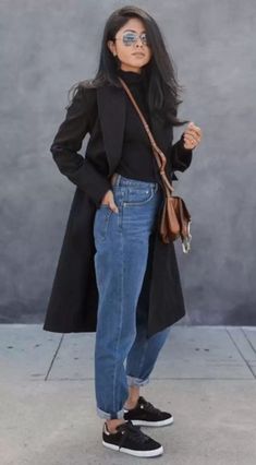 Black Mom Jeans Outfit, Nicki Minaj Outfits, Mom Jeans Outfit Winter, Comfy Jeans Outfit, Boyfriend Jeans Outfit, Mum Jeans, Look Boho Chic, Jeans Outfit Winter, Blue Mom Jeans