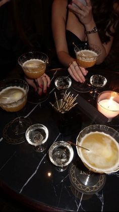 a table topped with glasses filled with drinks