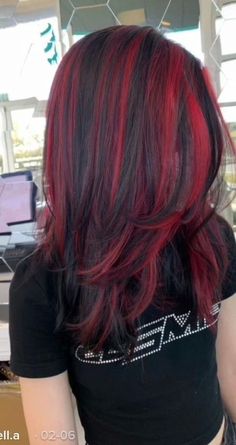 Vibrant Red Highlights, Red Hair Streaks, Home Haircuts, Hair Color Underneath, Red Hair Inspo, Hair Color Streaks, Hair Streaks