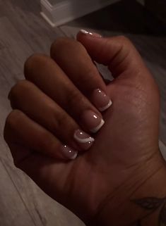 Short Elegant Nails For Black Women, Nail Color Natural Nails, Finger Length Nails, Small Short Acrylic Nails, One Gem Nails, Short Short Gel Nails, Short Mini Acrylic Nails, French Tip Gel Nails Short Round, French Tip Designs Acrylic Short