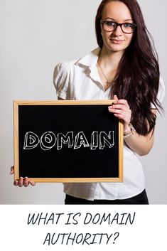 a woman holding up a blackboard with the words'what is domain authority? '