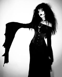 Trad Goth Wedding, Goth Photoshoot Ideas At Home, Goth Outfit Women, Trad Goth Outfits 80s, Trad Goth Fits, Goth Outfits Dress, Goth Outfits Black Women, 80s Trad Goth Outfits, Goth Inspo Outfits