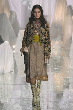 Alessandro Michele Style, Valentino Runway, Moda Paris, Alessandro Michele, Mens Accessories Fashion, Fashion Books, Italian Fashion, Paris Fashion