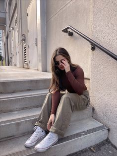 Cozy Vibes Outfit, Casual Brown Cargo Pants For Streetwear, Sporty Everyday Cargo Pants, Casual Cargo Jeans For Fall, Casual Brown Straight Leg Cargo Pants, Casual Relaxed Fit Cargo Jeans For Fall, Trendy Fall Cargo Pants For Elevated Casual Wear, Fall Casual Relaxed Fit Cargo Jeans, Urban Cargo Pants For Everyday Fall Wear